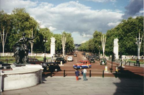 themall.jpg (35593 bytes)